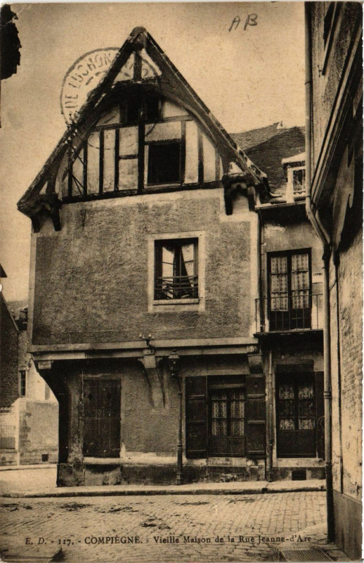 Carte postale ancienne Compiegne-Vieille Maison de la Rue Jeanne d'Arc à Compiègne