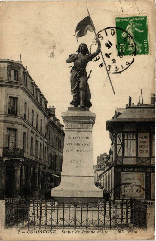 Carte postale ancienne Compiegne-Statue de Jeanne d'Arc à Compiègne