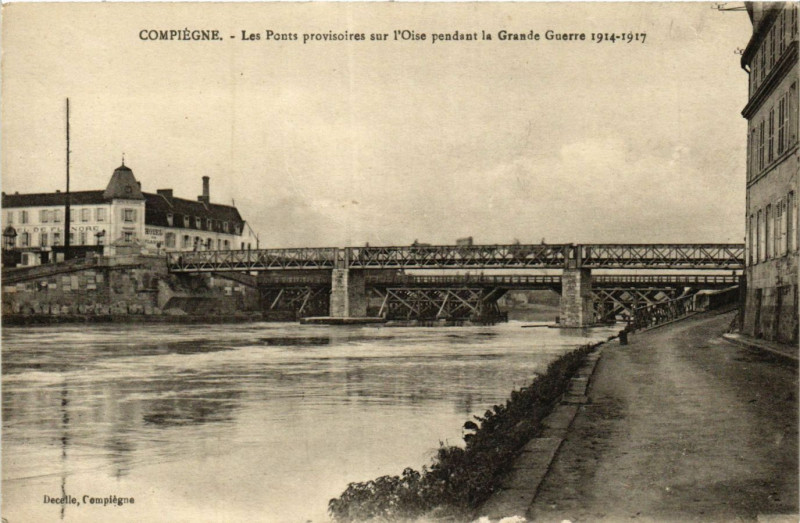 Carte postale ancienne Compiegne-Les Ponts provisoires sur l'Oise pendant Grande Guerre à Compiègne