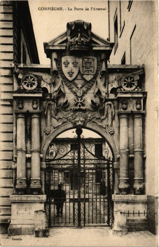Carte postale ancienne Compiegne-La Porte de l'Arsenal à Compiègne