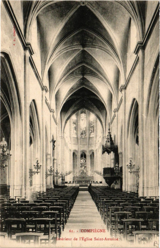Carte postale ancienne Compiegne-Interieur de l'Eglise Saint-Antoine à Compiègne