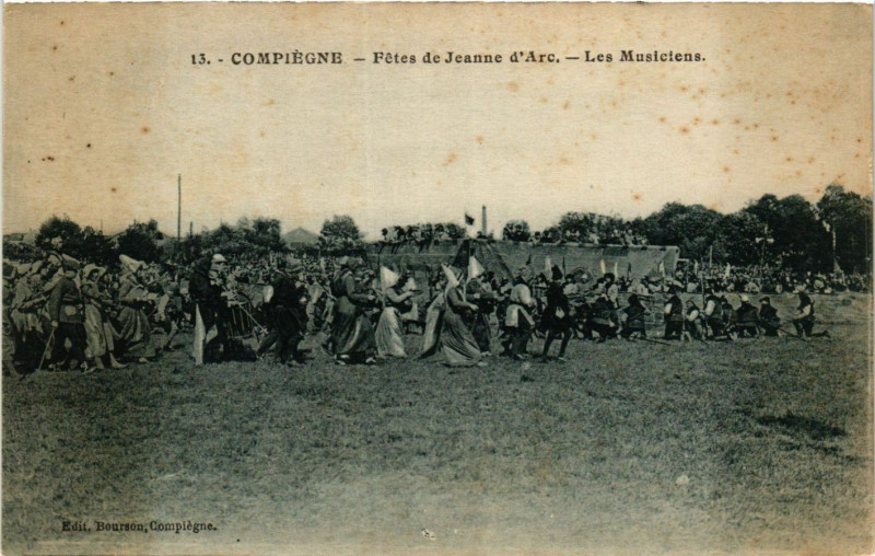 Carte postale ancienne Compiegne-Fetes de Jeanne d'Arc Les Musiciens à Compiègne