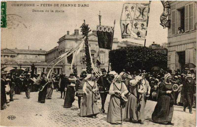 Carte postale ancienne Compiegne-Fetes de Jeanne d'Arc Dames de la Halle à Compiègne