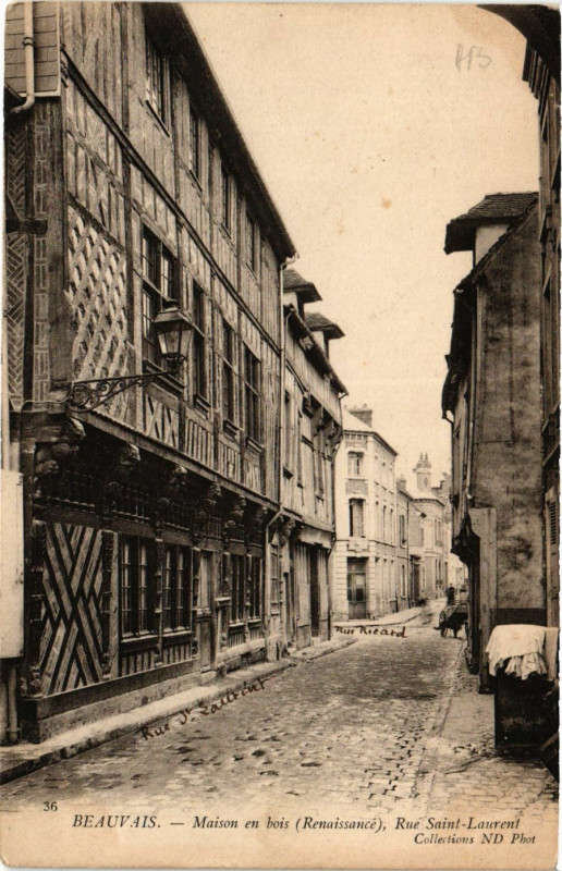 Carte postale ancienne Beauvais-Maison en bois (Renaissance) - Rue Saint-Laurent à Beauvais