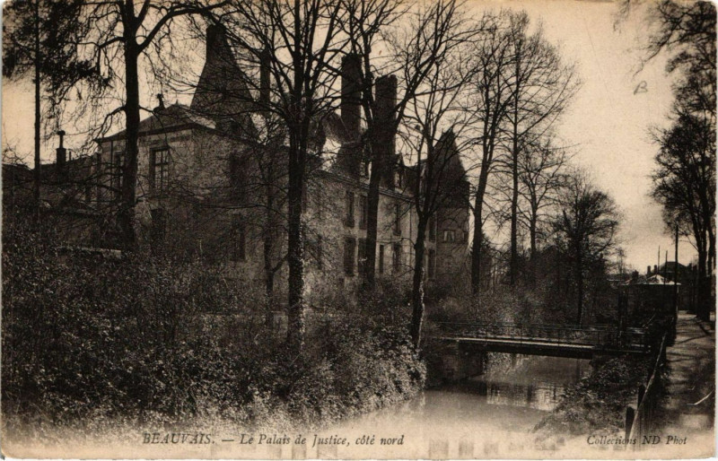 Carte postale ancienne Beauvais-Le Palais de Justice cote nord à Beauvais