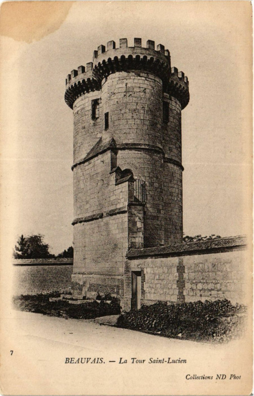 Carte postale ancienne Beauvais-La Tour Saint-Lucien à Beauvais