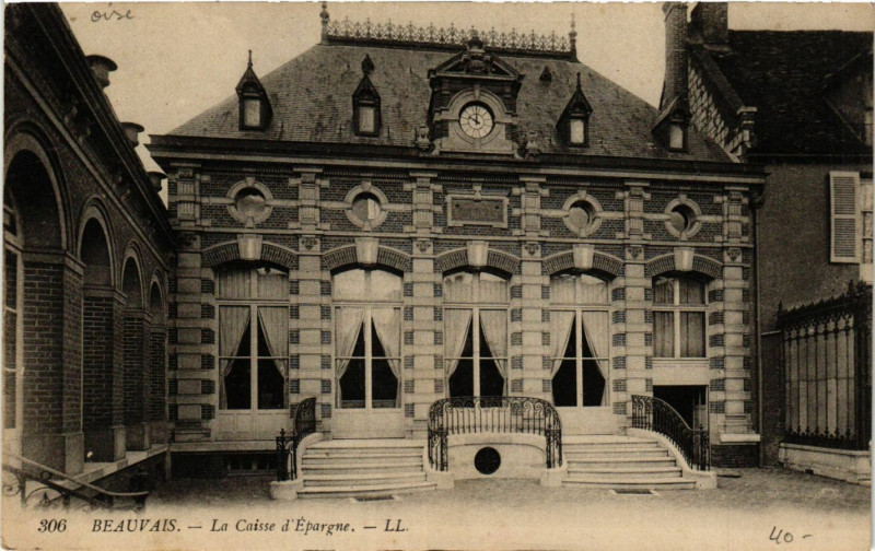 Carte postale ancienne Beauvais-La Caisse d'Epargne à Beauvais