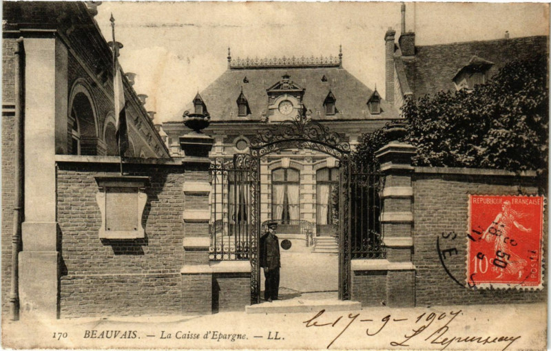 Carte postale ancienne Beauvais-La Caisse d'Epargne à Beauvais