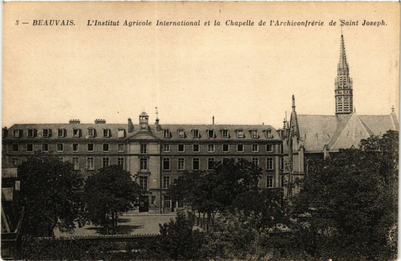 Carte postale ancienne Beauvais-L'Institut Agricole International et la Chapelle à Beauvais