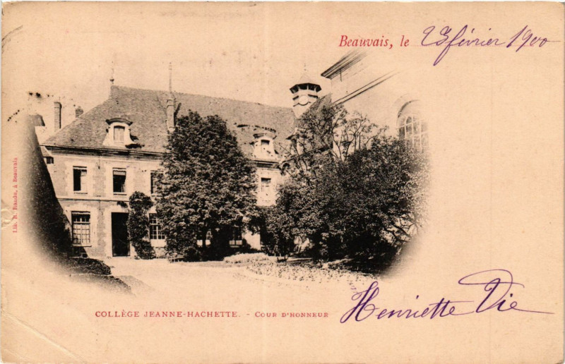 Carte postale ancienne Beauvais-College Jeanne-Hachette Cour d'Honneur à Beauvais