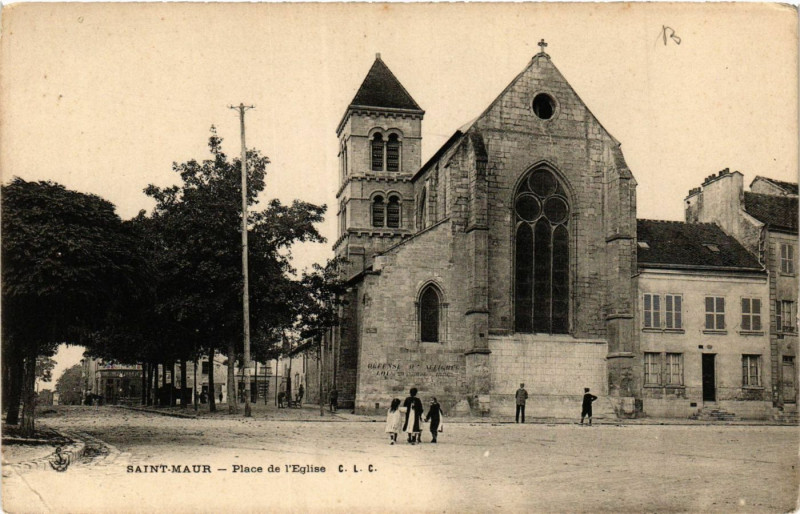 Carte postale ancienne Saint-Maur-Place de l'Eglise à Saint-Maur