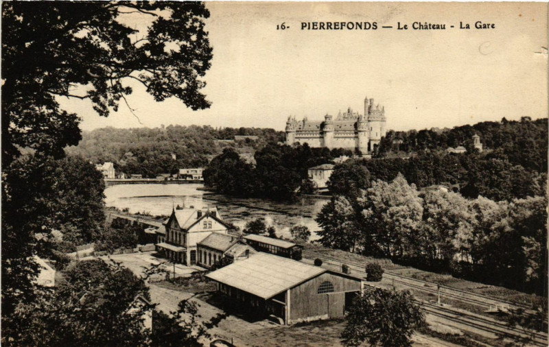 Carte postale ancienne Pierrefonds-Le Chateau La Gare à Pierrefonds