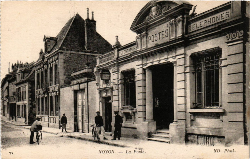 Carte postale ancienne Noyon-La Poste à Noyon