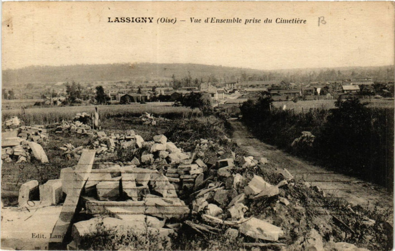 Carte postale ancienne Lassigny-Vue d'Ensemble prise du Cimetiere à Lassigny