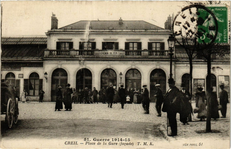 Carte postale ancienne Creil-Place de la Gare à Creil