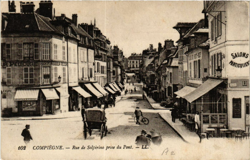 Carte postale ancienne Compiegne-Rue de Solferino prise du Pont à Compiègne