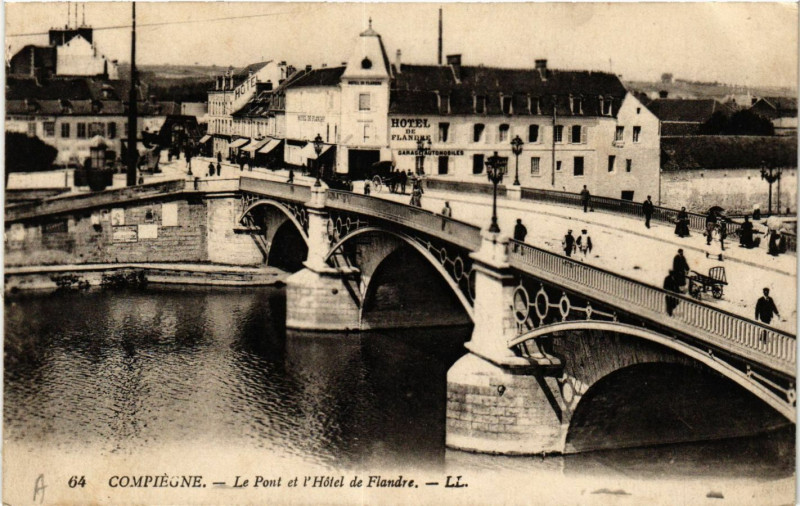 Carte postale ancienne Compiegne-Le Pont et l'Hotel de Flandre à Compiègne