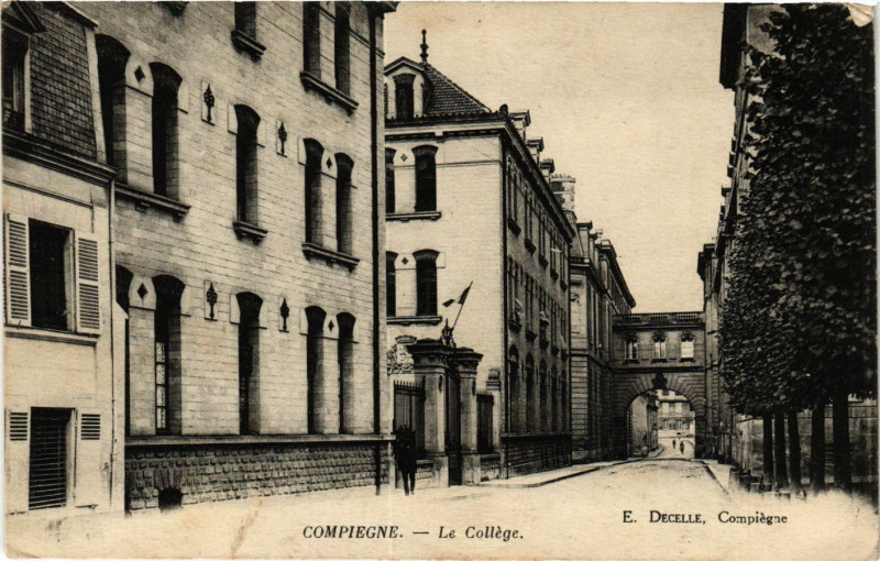 Carte postale ancienne Compiegne-Le College à Compiègne
