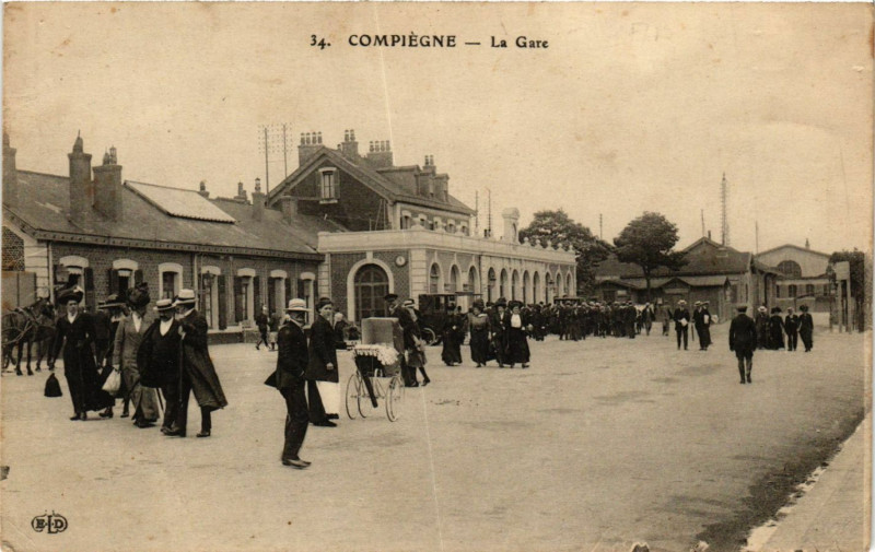 Carte postale ancienne Compiegne-La Gare à Compiègne