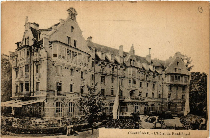 Carte postale ancienne Compiegne-L'Hotel du Rond-ROYal à Compiègne