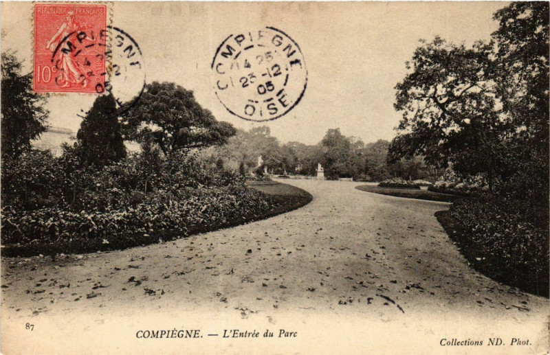 Carte postale ancienne Compiegne-L'Entrée du Parc à Compiègne