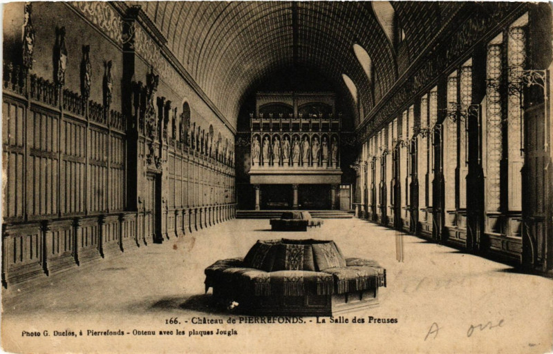 Carte postale ancienne Chateau de Pierrefonds-La Salle des Preuses à Pierrefonds