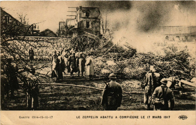 Carte postale ancienne Guerre 1914-15-16-17 Zeppelin Abattu a Compiegne 17 mars 1917 à Compiègne