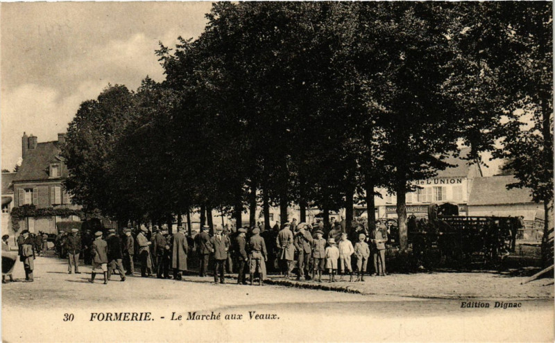 Carte postale ancienne Formerie - Le Marche aux Veaux à Formerie