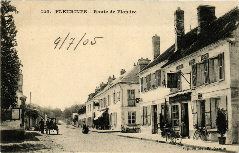 Carte postale ancienne Fleurines - Route de Flandre à Fleurines