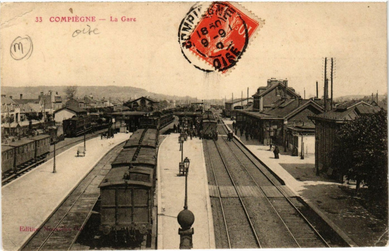 Carte postale ancienne Compiegne - La Gare à Compiègne