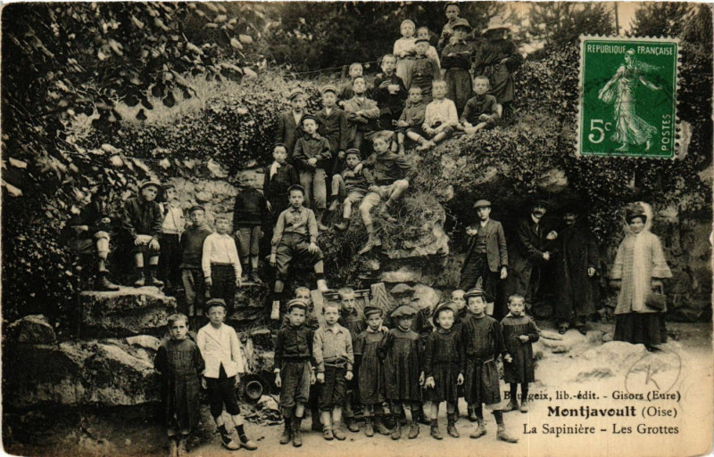 Carte postale ancienne Montjavoult La Sapiniere - Les Grottes à Montjavoult