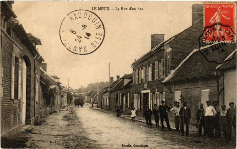 Carte postale ancienne Le Meux - La Rue d'en bas au Meux