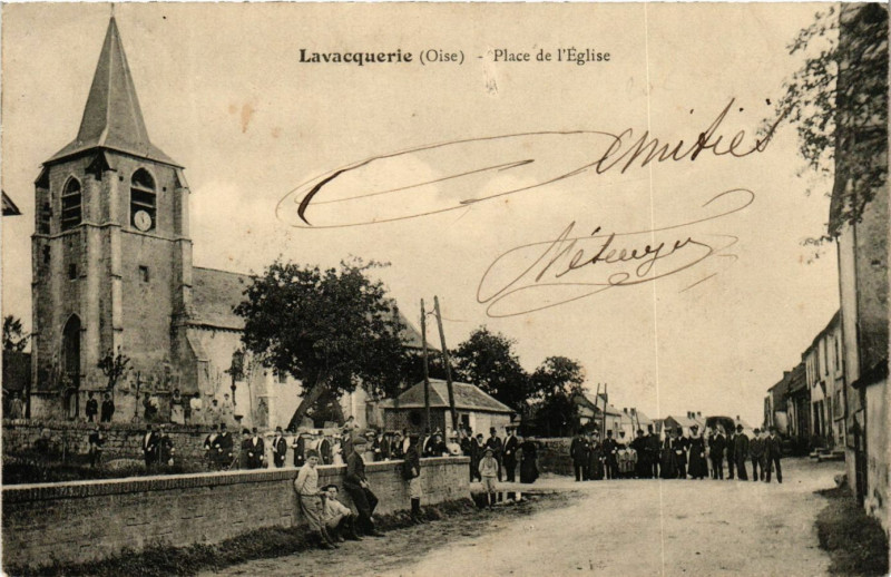 Carte postale ancienne Lavacquerie - Place de l'Eglise à Lavacquerie