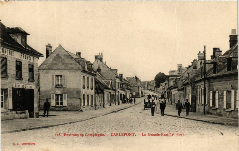 Carte postale ancienne Env. de Compiegne - Carlepont - La Grande-Rue à Compiègne