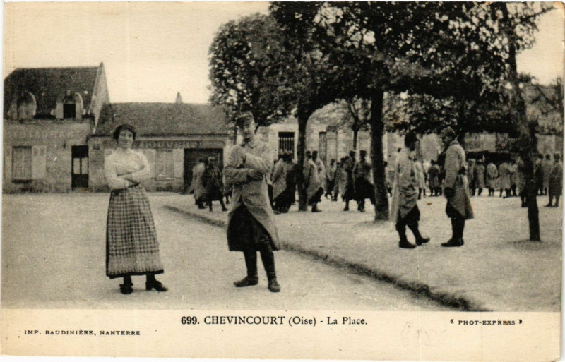 Carte postale ancienne Chevincourt - La Place à Chevincourt