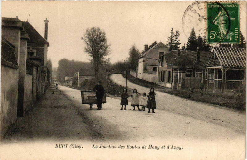 Carte postale ancienne Bury. La Jonction des Routes de Mouy et d'Angy à Mouy