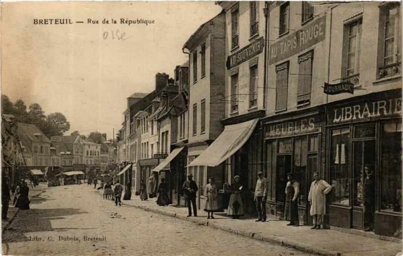 Carte postale ancienne Breteuil - Rue de la Republique à Breteuil