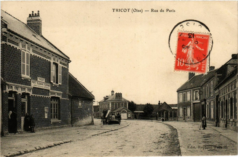 Carte postale ancienne Tricot - Rue de Paris à Tricot