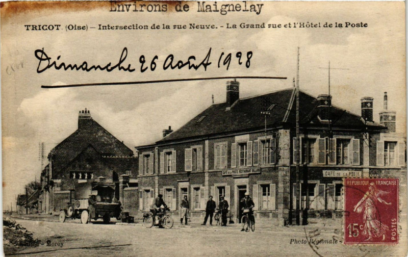 Carte postale ancienne Tricot - Intersection de la rue Neuve - La Grand rue et l'Hotel de à Tricot