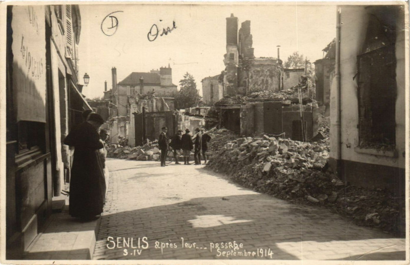 Carte postale ancienne Senlis apres lour passage Septembre 1914 à Senlis