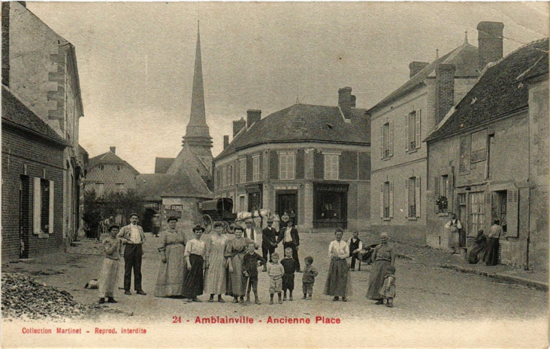 Carte postale ancienne Amblainville - Ancienne Place à Amblainville