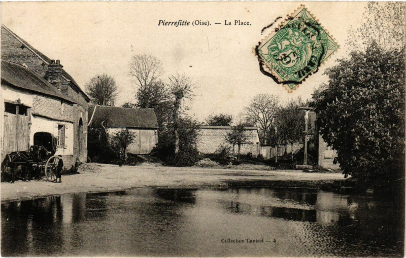 Carte postale ancienne Pierrefitte - La Place