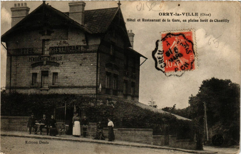 Carte postale ancienne Orry-la-Ville - Hotel et Restaurant de la Gare en pleine foret à Orry-la-Ville
