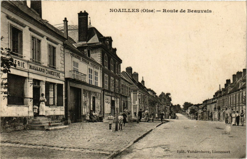 Carte postale ancienne Noailles - Route de Beauvais à Noailles