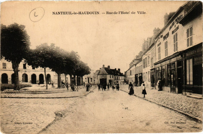 Carte postale ancienne Nanteuil-le-Haudouin - Rue de l'Hotel de Ville à Nanteuil-le-Haudouin