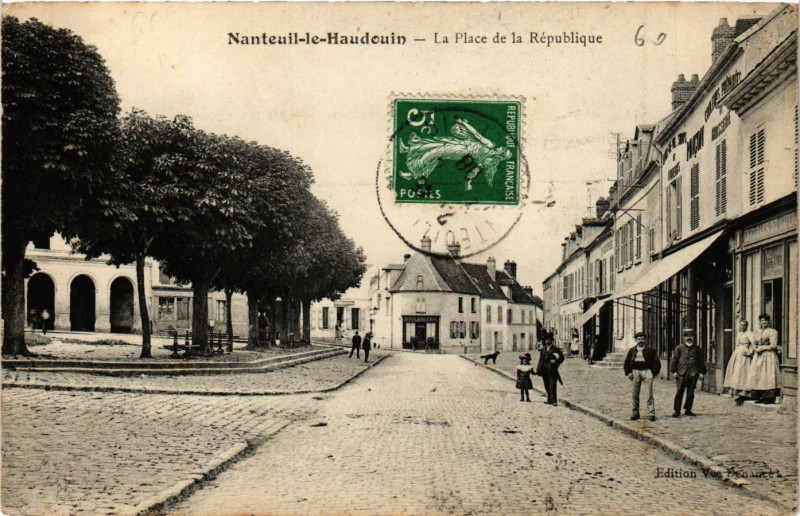 Carte postale ancienne Nanteuil-le-Haudouin - La Place de la Republique à Nanteuil-le-Haudouin