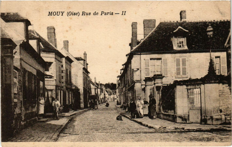 Carte postale ancienne Mouy - Rue de Paris à Mouy