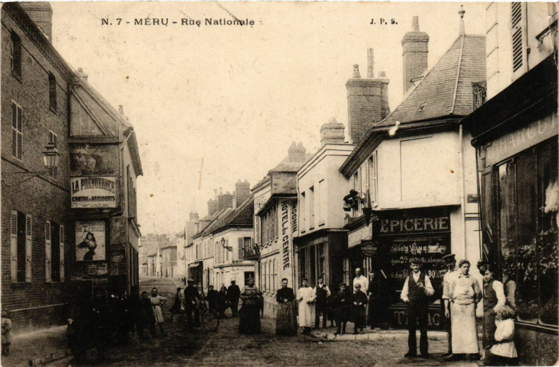 Carte postale ancienne Meru - Rue Nationale à Méru