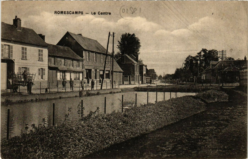 Carte postale ancienne Romescamps - Le Centre à Romescamps