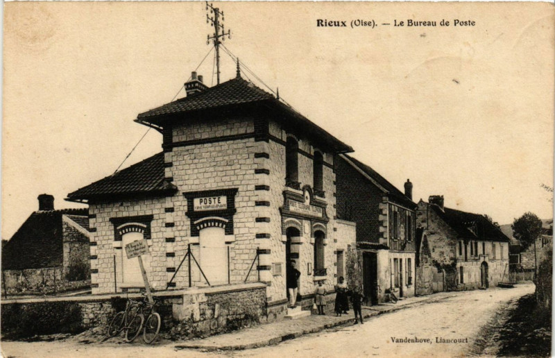 Carte postale ancienne Rieux - Le Bureau de Poste à Rieux